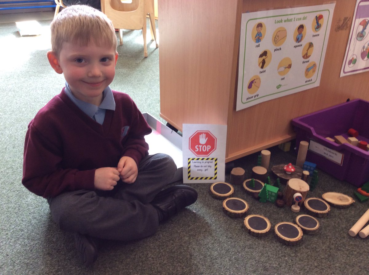 EllisonPrimary's tweet photo. Fantastic story settings in RM today; an author in the making! #EllisonEYFS https://t.co/KyUCXBc6hE
