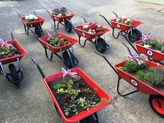 NewarkAirMus's tweet photo. Throughout the day the #NAMredBarrows have been keeping our timeline busy - so we thought we'd add a few #NAMusMemories to the mix & dream of the traffic when the @rafredarrows gave us a retweet!!
"Smoke on & go!!" ๐๐
Spot the ringer!! ๐๐ https://t.co/e7ISgHplOO