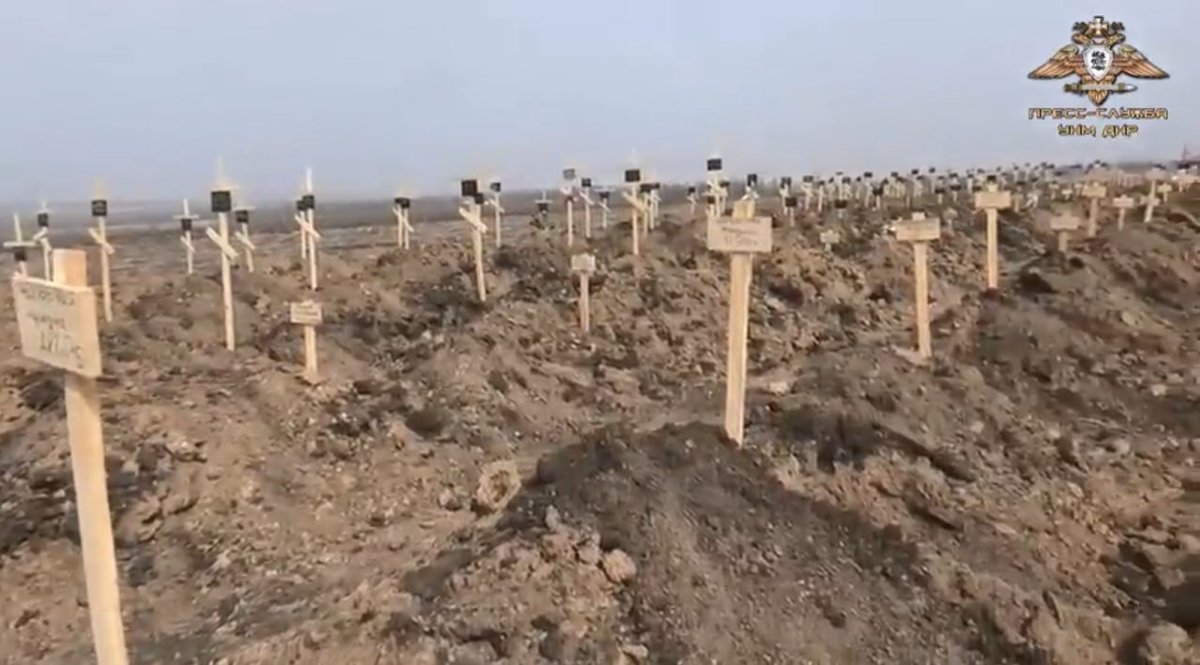 ⚡️Массовое захоронение украинских военнослужащих в ДНР, тела которых отказалось забирать Минобороны Украины