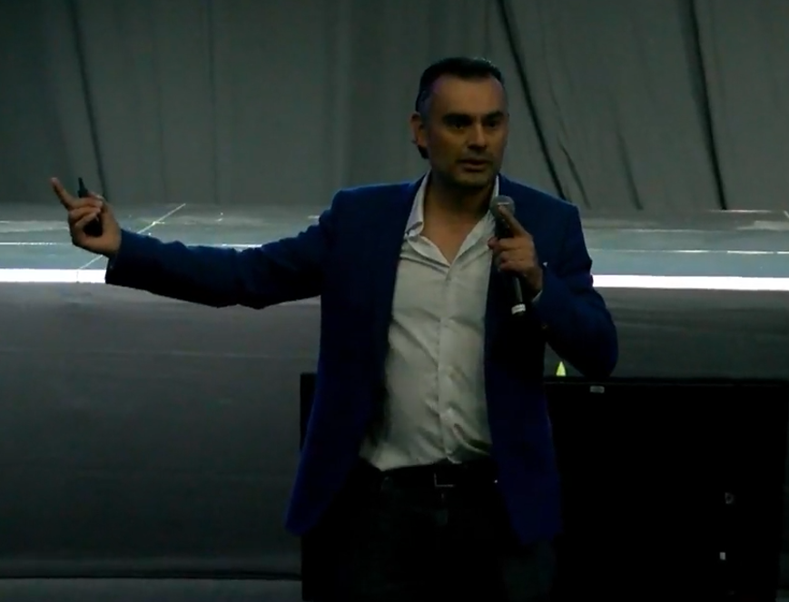 FactorMeetings's tweet photo. "Los eventos no son estáticos debido a los diversos factores propios y externos que suceden ¿Qué tan buenos somos para DESAPRENDER? y tu ¿te reinventas o te adaptas?" @fanzures  #GMID2022 #BTCONNECTS #meetsafe @COMIR_ @ExpoGuadalajara https://t.co/XKjWeE8uZx