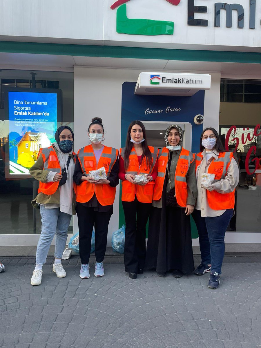 İftara 5️⃣ Kala 

Şişli AK Genç Kadın Yapılanması “İftara 5 Kala” Programı Kapsamında, iftara Yetişemeyen Vatandaşlarımıza İftariyelik İkramında Bulundular. 
#İftara5Kala 🕑