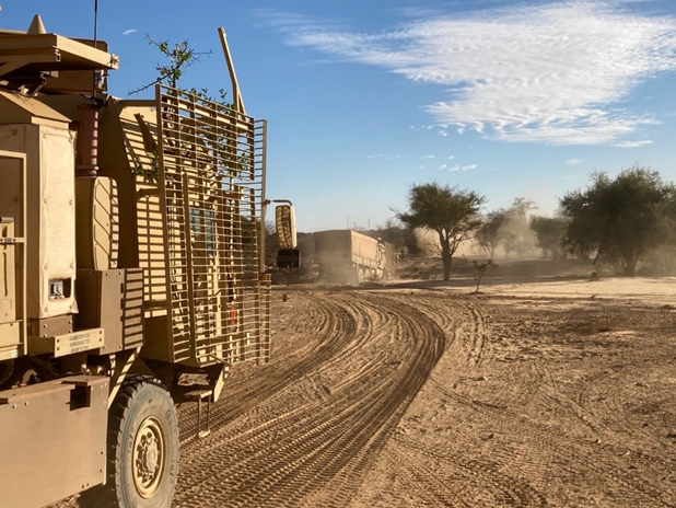 CO_QDG's tweet photo. The UK's Long Range Reconnaissance Group covers vast distances and patrols outside the range of traditional medical evacuation timelines. The Ground Manoeuvre Surgical Group is an essential capability that allows the Task Group to operate at distance from @UN_MINUSMA bases. 1/11 https://t.co/DIGGljffdk