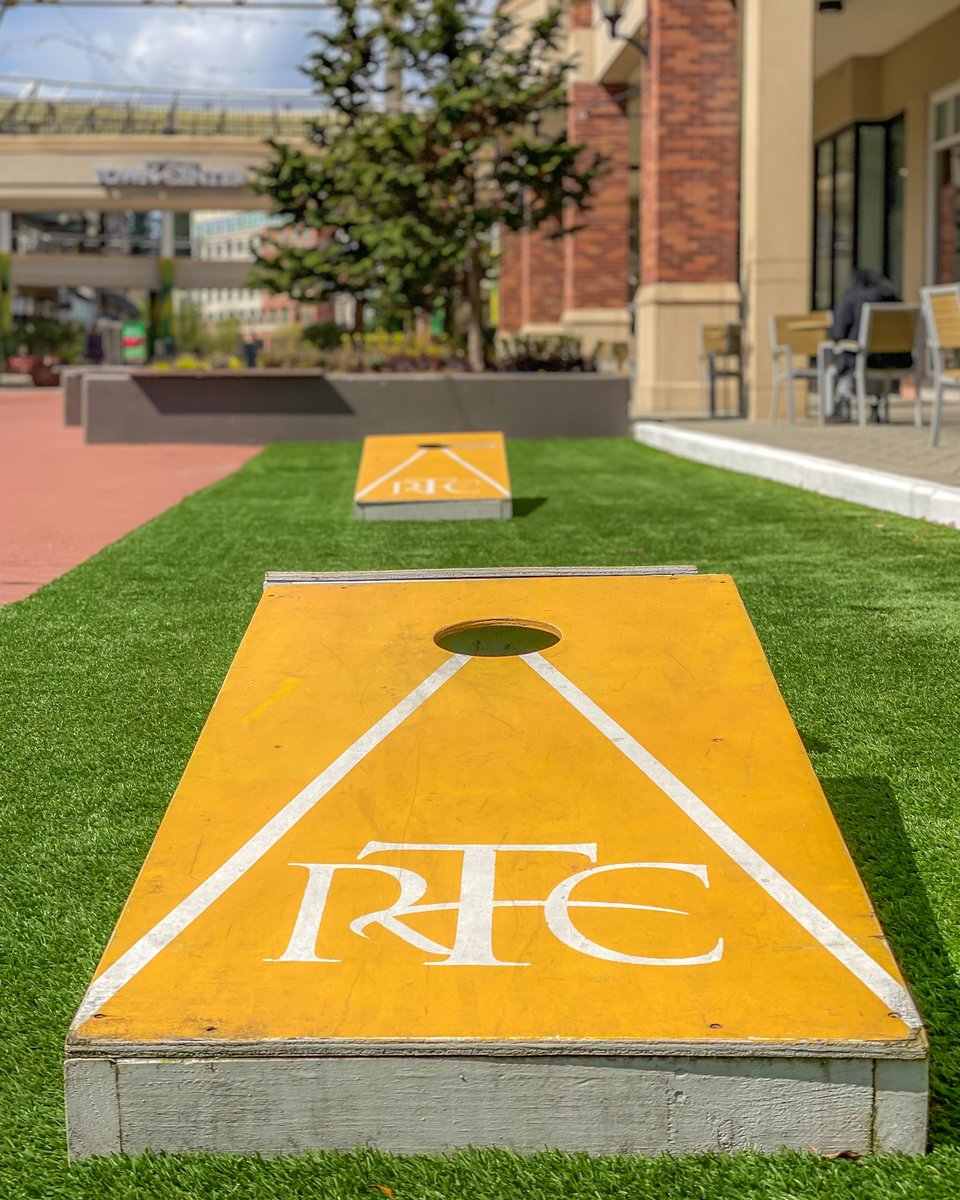 ShopRedmond's tweet photo. โ๏ธ ๐ป If we make it to 70 degrees today, as predicted, you can find us here! #springtime #sunshine #pnwspring @redmondtowncenter https://t.co/aWJvbKCY7x