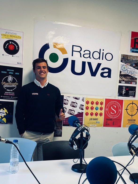 Valla_Deportes's tweet photo. 📻 YA ES VUESTRO EL TERCER PROGRAMA

📝 Las mejores crónicas

🗓️ Todas las previas

🏈 Entrevista a Pedro Añíbarro "Guindi", canterano del @VRAC y campeón de la #CopaIbéricaRugby celebrada en Lisboa. Es fácil combinar el equipo sub-23 y el DH?

👇😉
https://t.co/f44dCmswSm https://t.co/ILVq1LYwkp