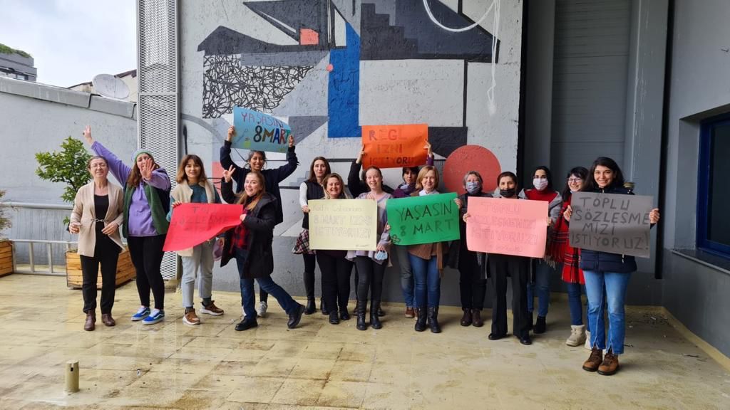 tezkoopiskadin's tweet photo. TMMOB Mimarlar Odası’nda çalışan kadınlar toplu iş sözleşmesi ile ücretli 8 Mart ve Regl izni kazandı. 

İstanbul Sözleşmesi ve Çalışma Yaşamında Şiddet ve Tacizin Ortadan Kaldırılmasına İlişkin ILO 190 Sayılı Sözleşme de TİS’te yer alıyor.
#ILO190Onaylansın 
@sendikaliMO ✌ https://t.co/PVPQnwzQYo