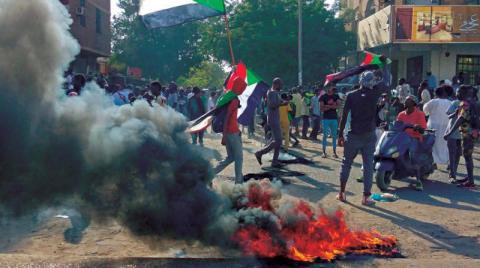 SudanRevIreland's tweet photo. According to the Middle East Newspaper,17 cities of #Sudan were out demonstrations against #SudanCoup @UN @AdviserAdaDieng @cvoule @UNHumanRights @amnesty @hrw @BBCBreaking @UNICEF @UNITAMS @unicefchief @volkerperthes @Reuters @AmnestyEARO
#April6March #مليونية6أبريل #88Plus https://t.co/jHhpGcRn4H