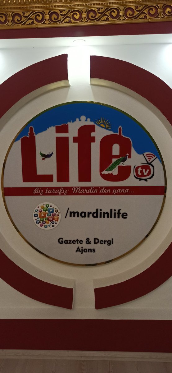 Başarı bir adım önde olmaktır.
Unutma ki! 
Seni takip edenler her zaman senden bir adım geride olmaya mahkumdurlar.
İnsanı her daim takip eden ise karanlık gölgesidir.
O zaman yaşasın Kudret'li Güneş'in Aydınlığı ... :)
<a href="/UrunduKadir/">Kadir Üründü</a> <a href="/nezirgunes/">Nezir Güneş</a>