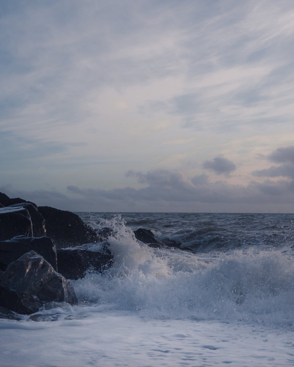 tbxnt_'s tweet photo. 🌊 soft crashes 🌊 https://t.co/buZBMIiKX9
