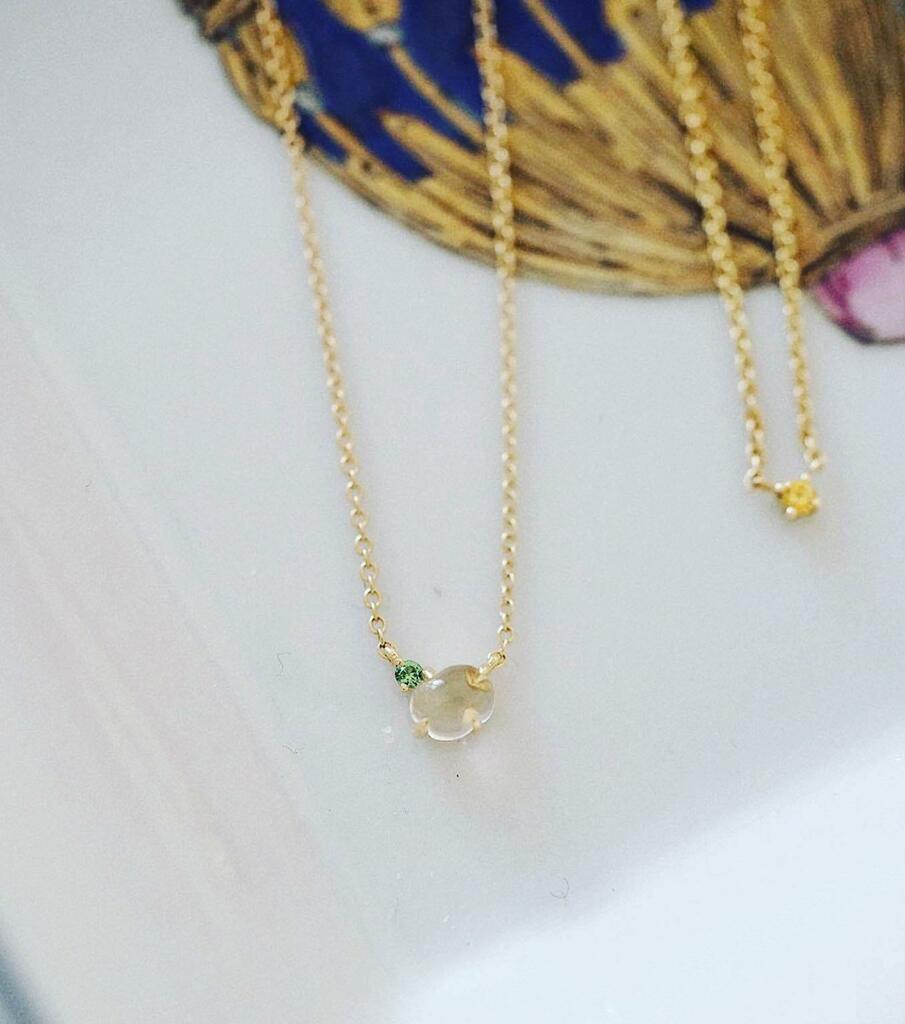 YafSparkle's tweet photo. Rainbow quartz dreams 🥰 This gemstone is powerful taking away negativity and replacing it with positive energy.
#crystalhealing #crystalpowers #rainbow #quartz #gemstone #gold #necklace #dainty #jewelry #simplicity #elegant #pendant https://t.co/uoiu98keF6 https://t.co/TNIZwCKjoO
