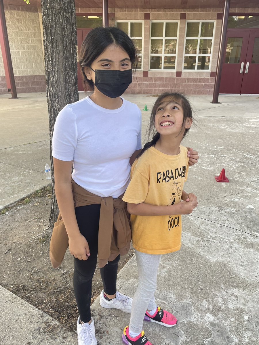 LeeAnna_2013's tweet image. Field day = Fun Day! 😎 

Our first field day outdoors together was a blast! ☀️ Shout out to our peer buddies for joining us! 💙 #LifeInALE #FieldDay 

@NISDRabaES @NISDSpecialEd