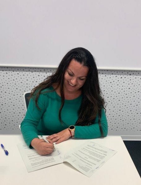 CSIFCV's tweet photo. ✍️🏥 CSIF firma el acuerdo que mejora las condiciones de la plantilla del Hospital de Manises

✅ El sindicato, que preside el comité de empresa, destaca las ventajas logradas

👉 https://t.co/SOw3iNA2md https://t.co/FCkKXtYDXn