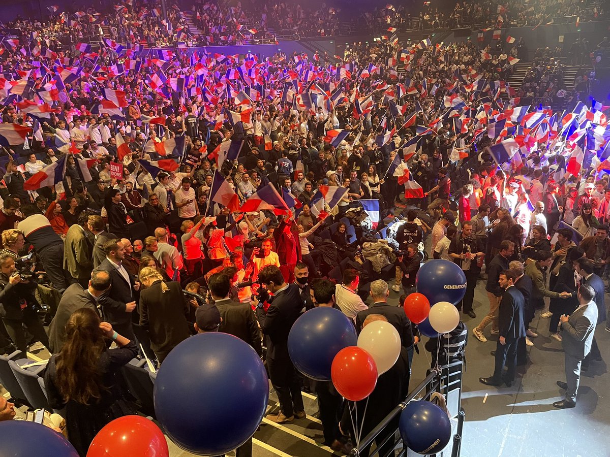 FranckLC's tweet photo. Ce soir c'est 5000 jeunes qui sont rassemblés, rassemblés pour @ZemmourEric, rassemblés pour @Reconquete2022, rassemblés pour  la #France !

#JeunesavecZemmour
#JeVoteZemmourLe10avril 
#JeVoteZemmourDimanche 
#JeVoteEricZemmour https://t.co/yH12qPdlLL