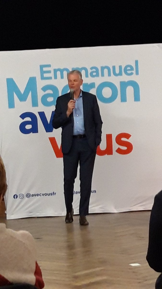 Championcather3's tweet photo. #PartiRadical #EnsembleCitoyens #avecvous2022. Réunion des militants à Taverny. https://t.co/sFnlhzqn14