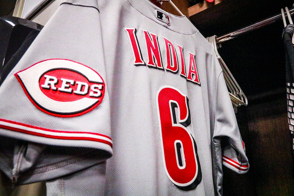 Reds's tweet photo. Rocking the road grey uniforms tonight. 🔥

#RedsThreads ╳ #OpeningDay https://t.co/lYSgN3ZYfu