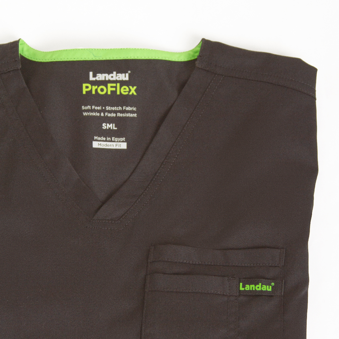 LandauUniforms's tweet photo. #Pockets included ☑️  Our ProFlex #scrubs are designed with #healthcare professionals in mind, ensuring all features, including pockets, are functional and allow wearers to do what they love - care for others. 

Shop ProFlex on our website ➡️ https://t.co/aDiihpDW0V https://t.co/QJJrFekVr4