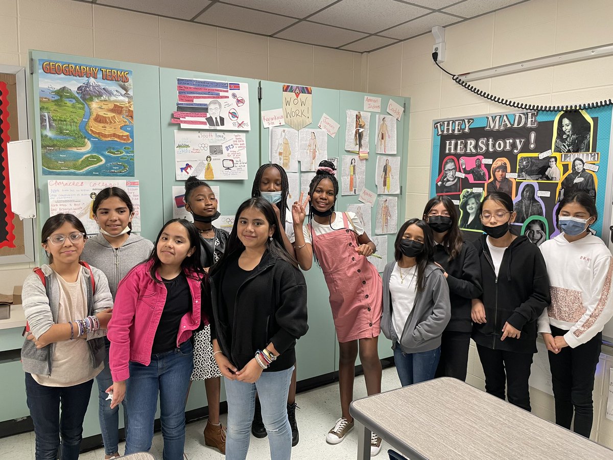 1EThompson's tweet photo. YWLA tour today was great! I even spotted one of our former Sammons scholars! #girlpower #womenleaders #knowledge4college @SammonsES_AISD @gforoi @1EThompson https://t.co/61rCIvidqm