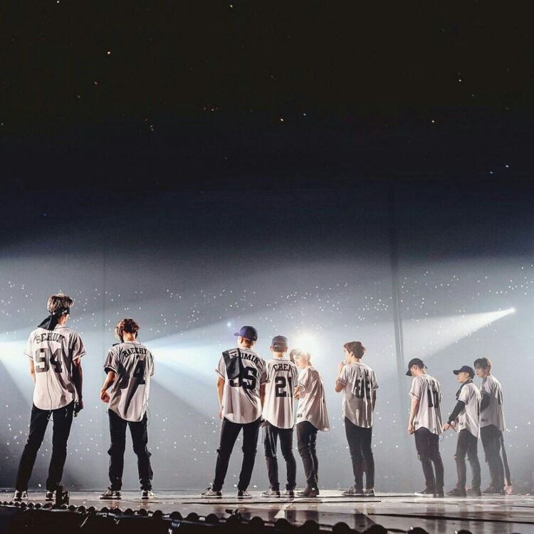 jaja_pimmcha's tweet photo. ไม่มีวงไหนที่ทำให้เรารักได้มากเท่าเอ็กโซ ไม่มีด้อมไหนที่ทำให้รู้สึกว่านี่แหละที่ของเรามากกว่าด้อมเอ็กโซแอล ตอนนี้พวกเราก้เดินทางด้วยกันมา10ปีแล้วนะ ดีใจมากๆเลยที่ได้ใช้เวลาวัยเด็กไปกับผช.9คนนี้ อยุ่ด้วยกันไปอีกนานๆเลยนะ :-)

We Are One EXO 사랑하자!🤍🤍🤍

#10YearsWithEXO #1ΞX0 https://t.co/VsEUgUcE3B
