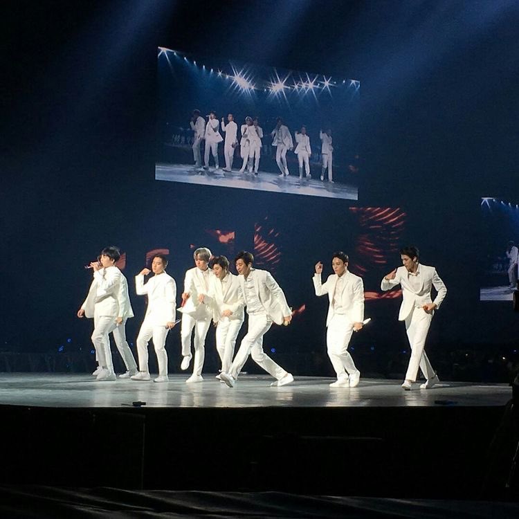 jaja_pimmcha's tweet photo. ไม่มีวงไหนที่ทำให้เรารักได้มากเท่าเอ็กโซ ไม่มีด้อมไหนที่ทำให้รู้สึกว่านี่แหละที่ของเรามากกว่าด้อมเอ็กโซแอล ตอนนี้พวกเราก้เดินทางด้วยกันมา10ปีแล้วนะ ดีใจมากๆเลยที่ได้ใช้เวลาวัยเด็กไปกับผช.9คนนี้ อยุ่ด้วยกันไปอีกนานๆเลยนะ :-)

We Are One EXO 사랑하자!🤍🤍🤍

#10YearsWithEXO #1ΞX0 https://t.co/VsEUgUcE3B
