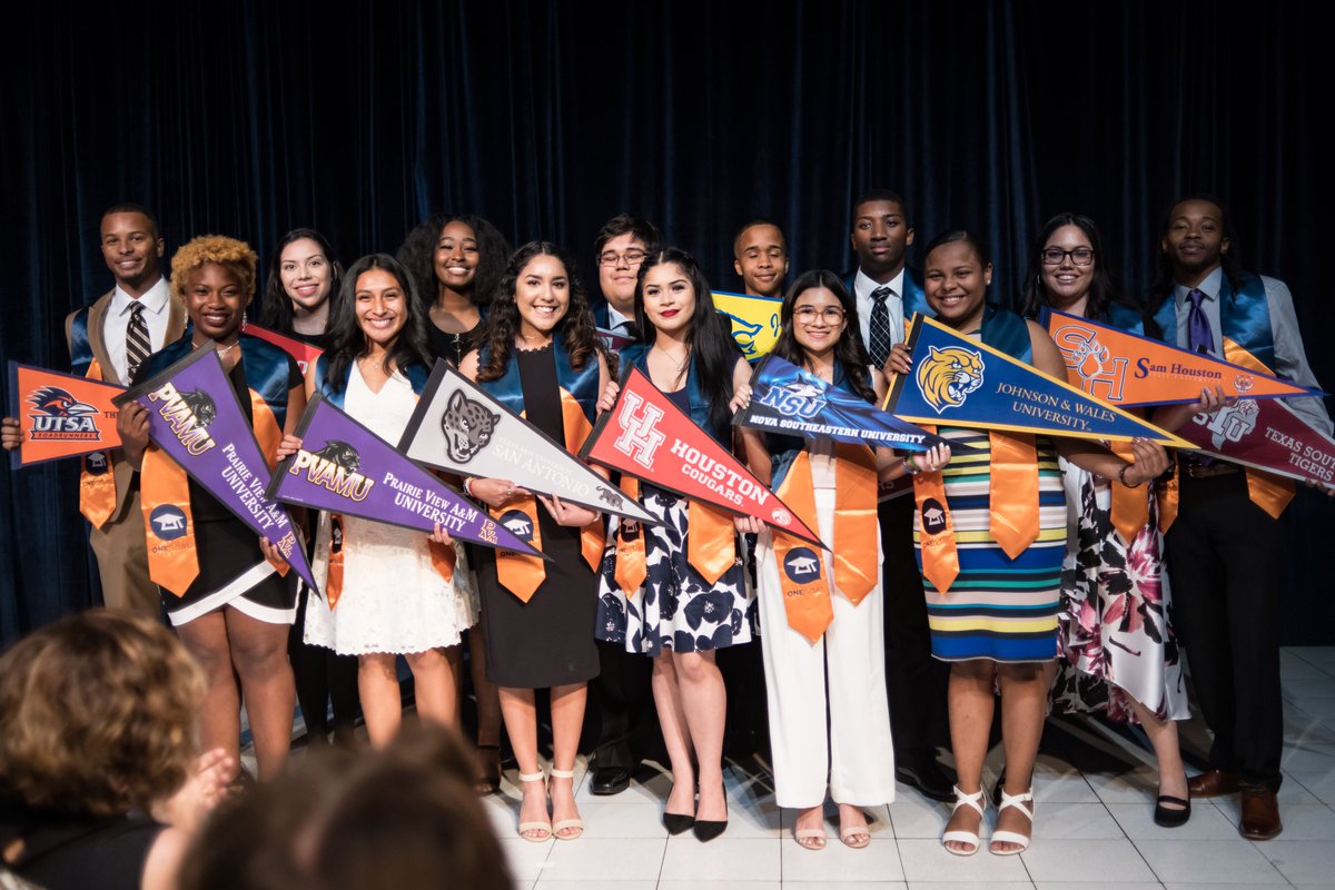 OneGoalGraduate's tweet photo. Only a few more hours before our Impacting Futures Graduation Gala in #Houston! It's going to be a beautiful night of celebrating the brilliance, resilience, and accomplishments of Houston-area OneGoal Fellows. Full details: https://t.co/kllLLNk0bn #OneGoalGraduation https://t.co/TLoVtkhh0U