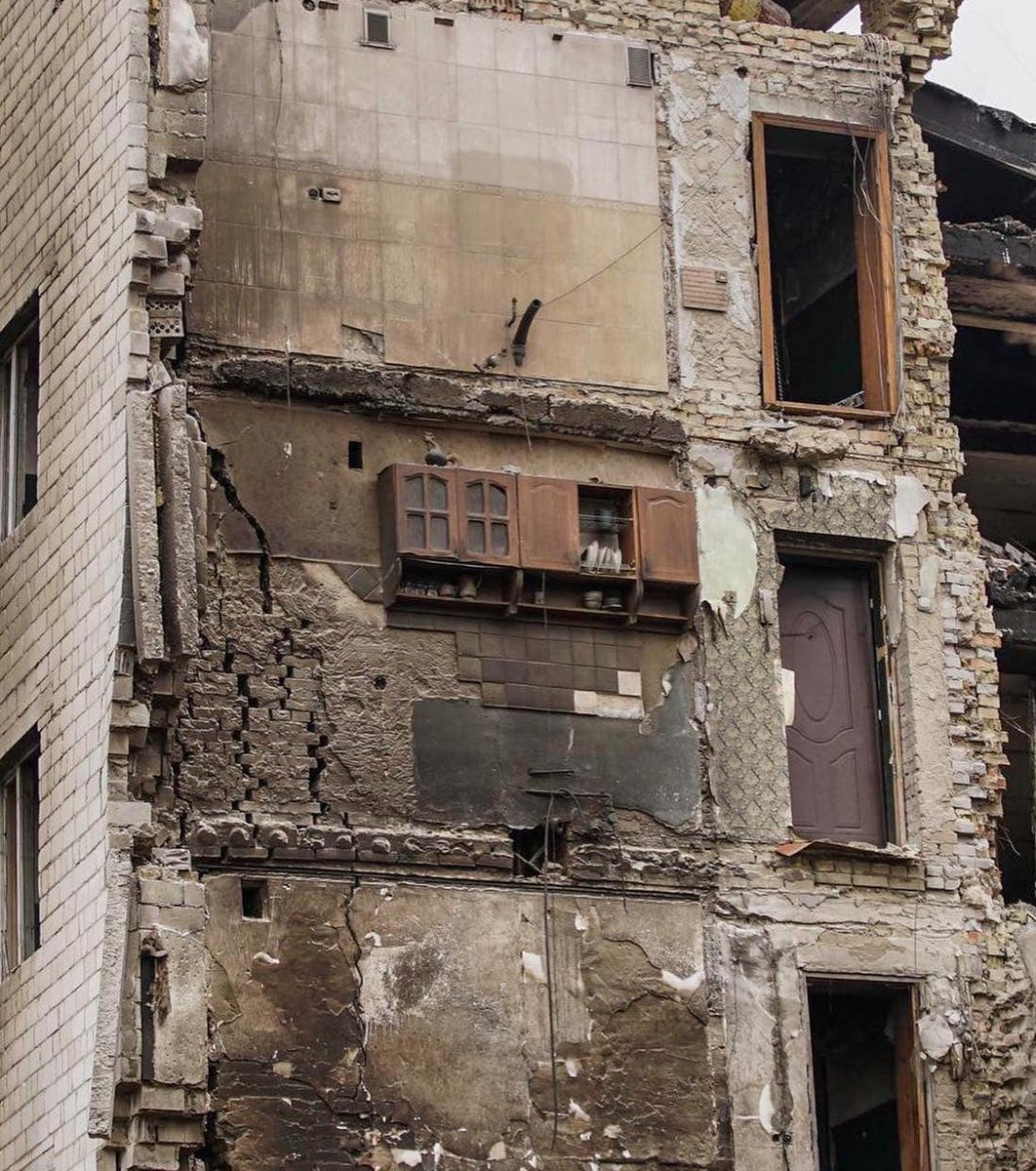 This used to be someone's kitchen. 
#Ukraine #UkraineRussianWar