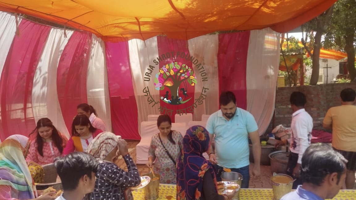 UrjaShrot's tweet photo. Serving is blessing, may each hand be blessed enough to serve humanity
#urjashrot
#navratri
#eachoneteachone https://t.co/HVhqX57ysz
