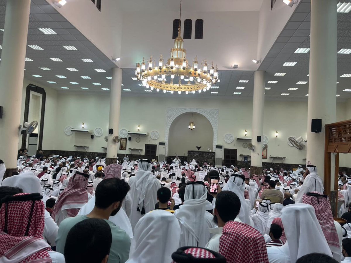 هذا مشهد من مشاهد إقبال الشباب المسلم في #قطر على محاضرات الشيخ عثمان الخميس.