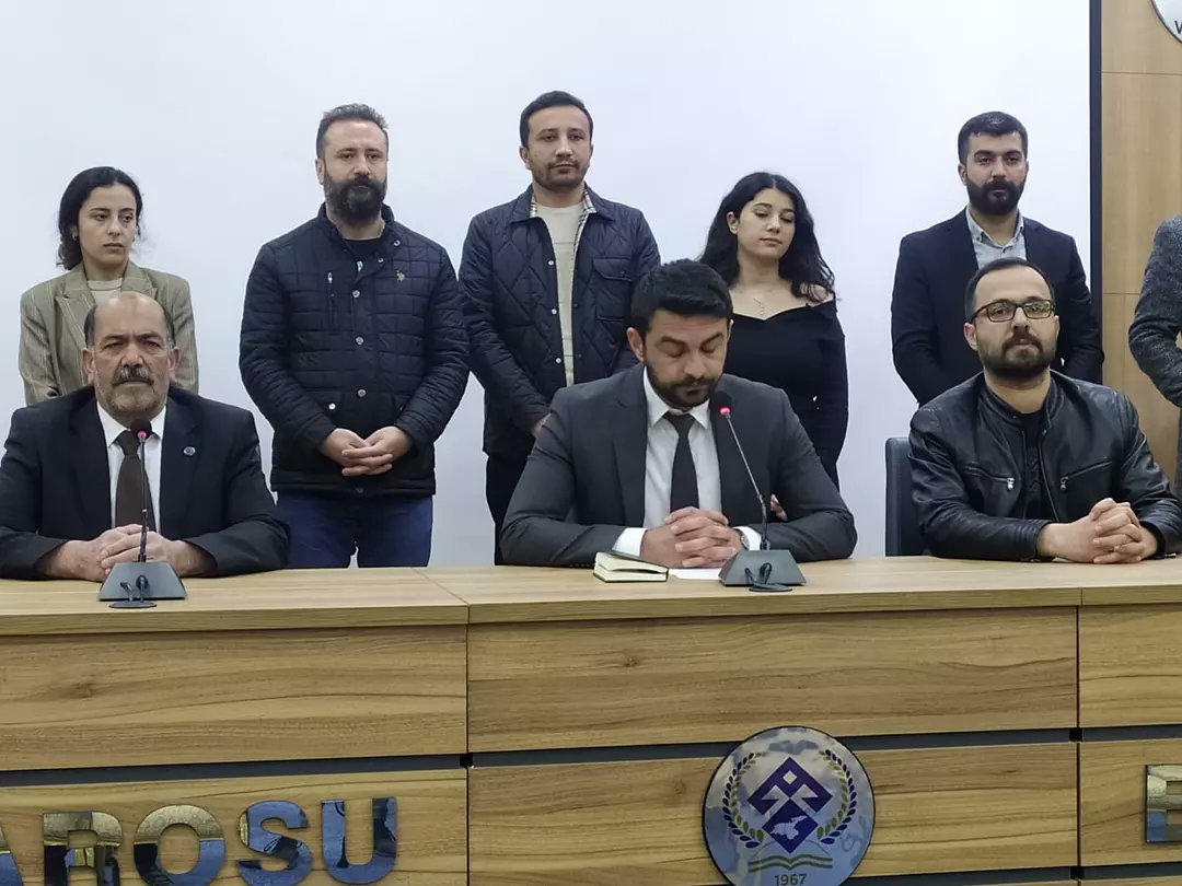 eried_'s tweet photo. Bugün  VAN BAROSU ve VAN BAROSU ENGELLİ HAKLARI  KOMİSYONU  ile Van ‘da engellilik alanında  çalışan STK  lar Van Barosunda, tüm barolar ile eş zamanlı olarak görme engelli Av.MÜMİN ÖZEKEN’e yapılan ayrımcılığa ilişkin basın açıklaması yaptık... https://t.co/eDh4Y1JlHm