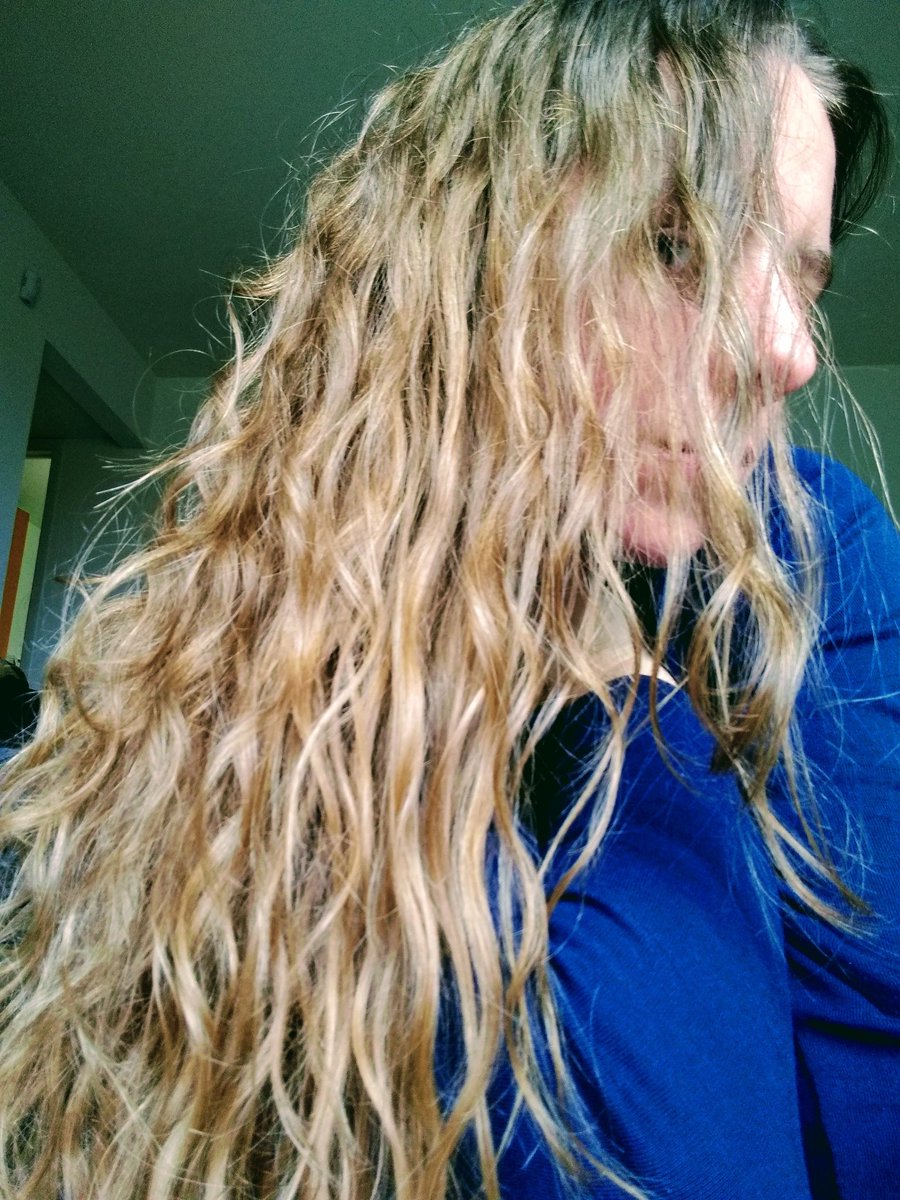 fyronflode's tweet photo. Also: discovering that you secretly have those natural waves you always wanted. I spent 31 years convinced I had straight hair! https://t.co/NrSvI6s5Ax