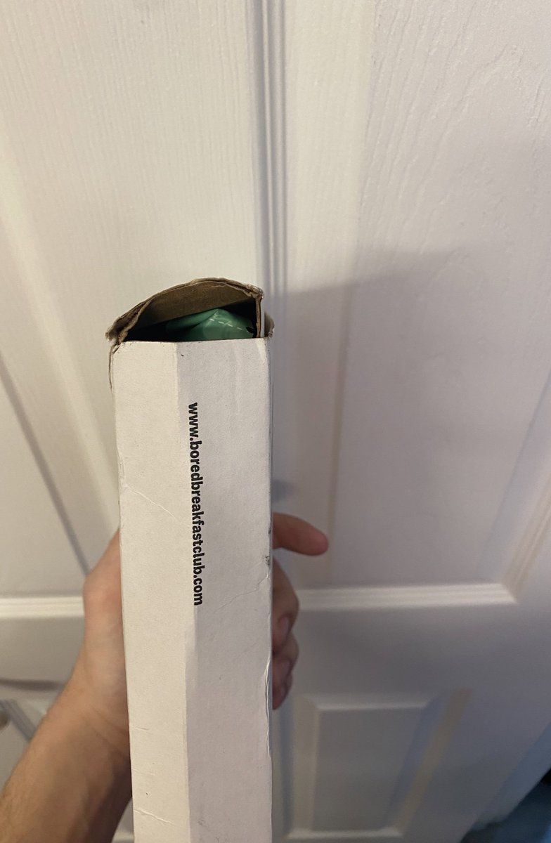 C_Sam_M's tweet photo. @BoredBreakfast looks that the person delivering the mail got a little curious. Lmao https://t.co/nit54x0np0