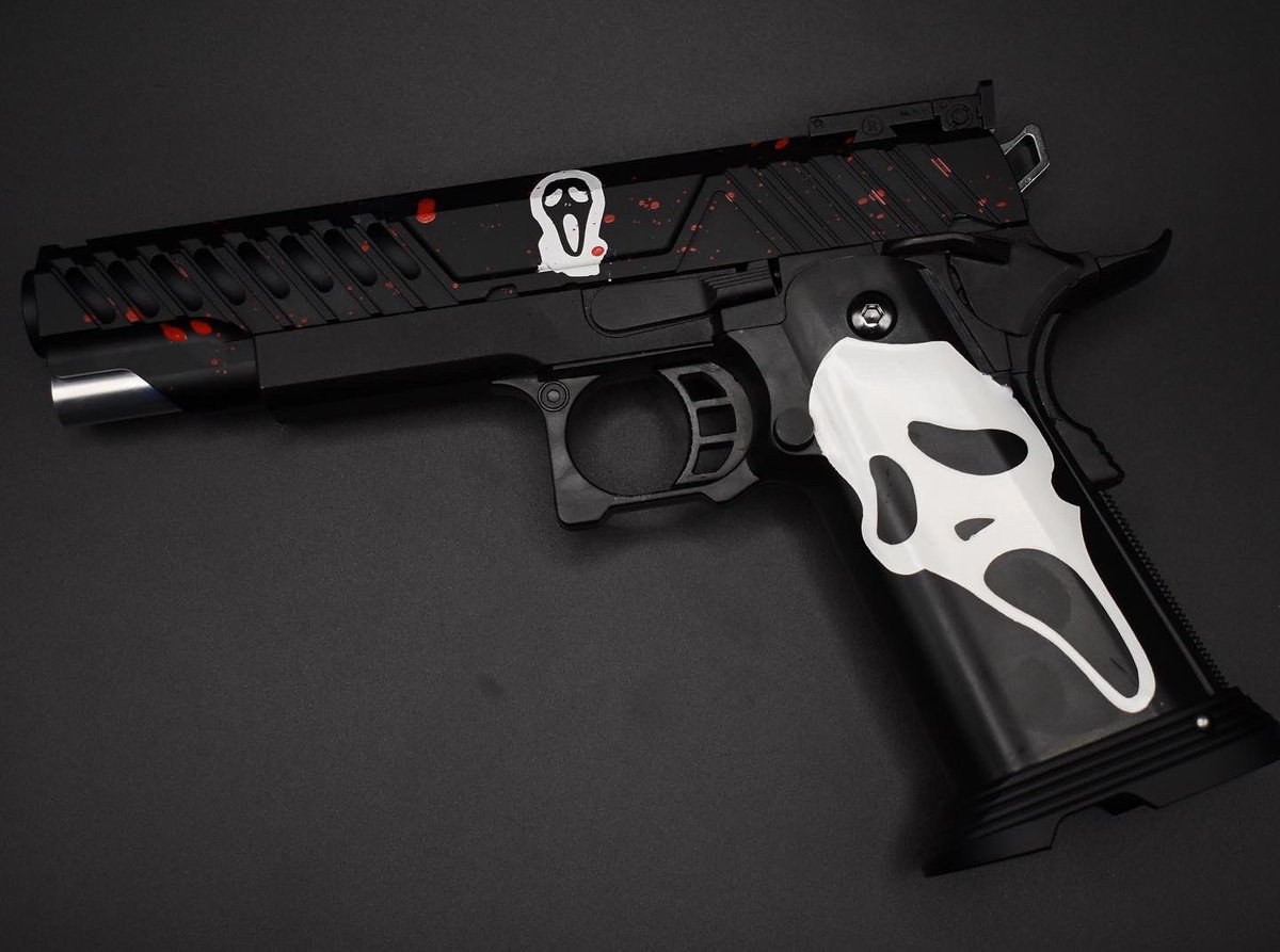 LogicAirsoftUs's tweet photo. Ghost Face Build #airsoft #Ghostface #Scream https://t.co/SzOhAzPesH