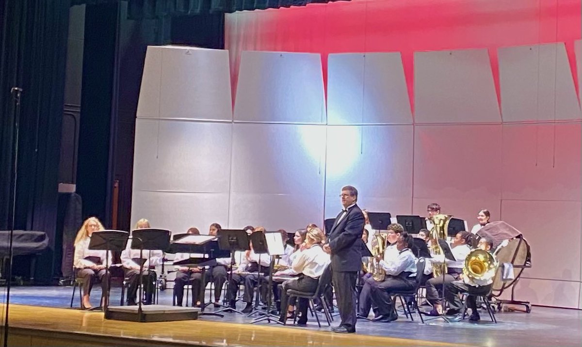 SCPS_Perf_Arts's tweet photo. Congratulations to Gary Ulrich and the Tuskawilla MS Symphonic Band on a wonderful MPA performance. ⁦@SCPSInfo⁩ ⁦@TWMS_Falcons⁩ #artsthriveinSCPS https://t.co/hwy2nHssNb