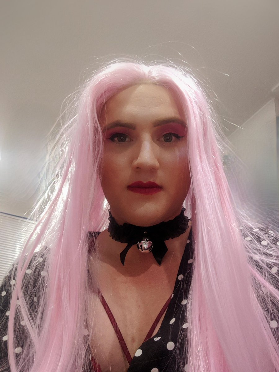 Look up at me and smile #sissybottom #crossdresser