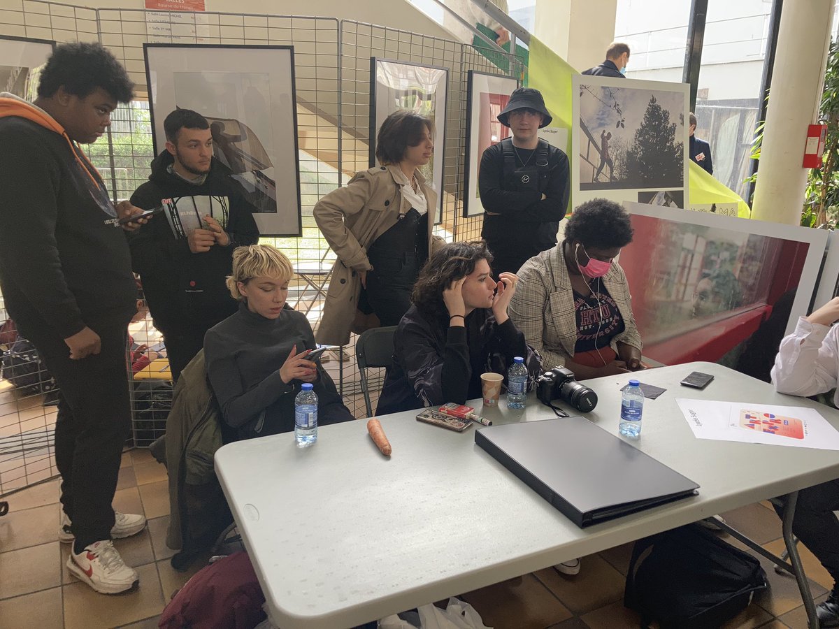 LyceesPro's tweet photo. Le lycée Suger spécialiste de la photographie notamment qui travaille beaucoup l’interdisciplinarité. https://t.co/zDBoknOtDX