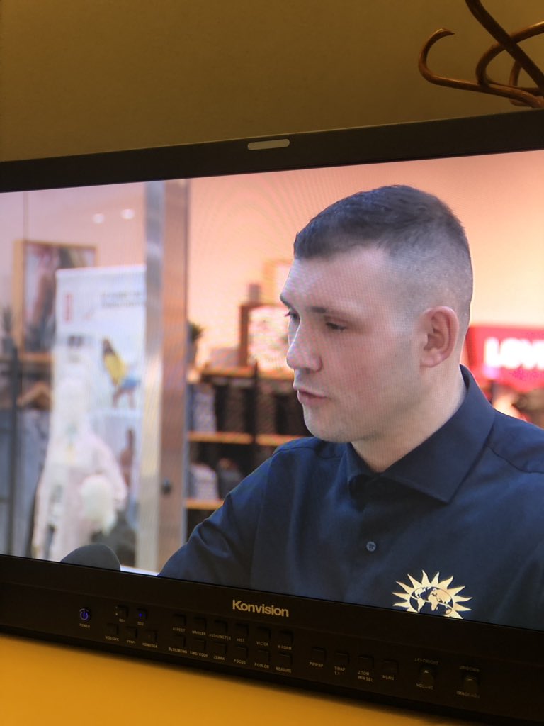 KrolJagiello's tweet photo. Boksujemy od 22:55 w #RingTVP. Napakowany program. W studio wschodząca gwiazda Twittera @pindera i K. Szeremeta. Świetne kino⤵️⤵️

🥊Historia Papy Stamma od @Aleksandra_Pika 
🥊Kawusia z Zimnochem od @m_fudala 
🥊Big Drama in Japan 
🥊Kickboxing z Czarnogóry @HFOkickboxing https://t.co/FpuSZgeKYe