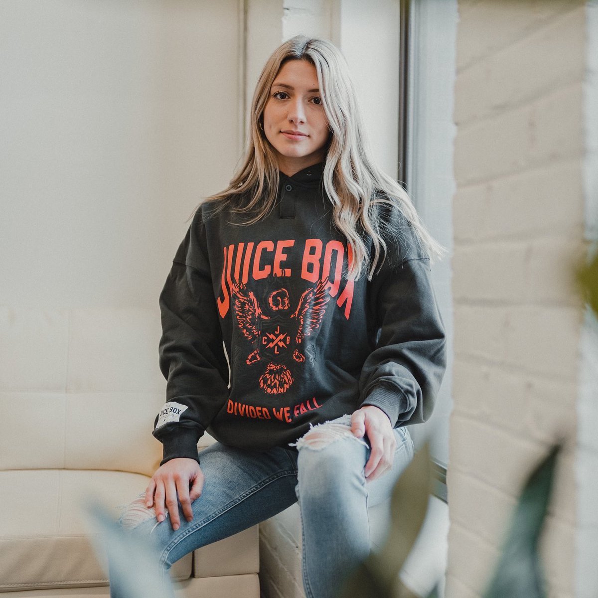 JuiceBoxLifting's tweet photo. Vintage-inspired fit, relaxed with a tapered waist, and neck button for versatility. 

This hoodie is rumored to give +10 strength. 😏 https://t.co/ZEBi9bX0fm