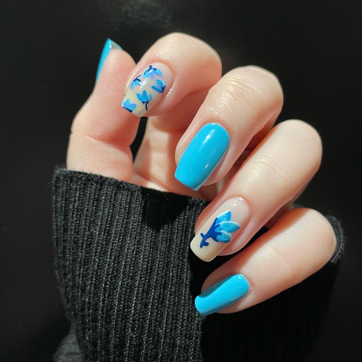 CoutureCuticle's tweet photo. Here for the flowers 🌸 
.
.
.
@holotaco Cyantific, Royal Tea Blue, Not Milky White https://t.co/9I0PtPtNSA