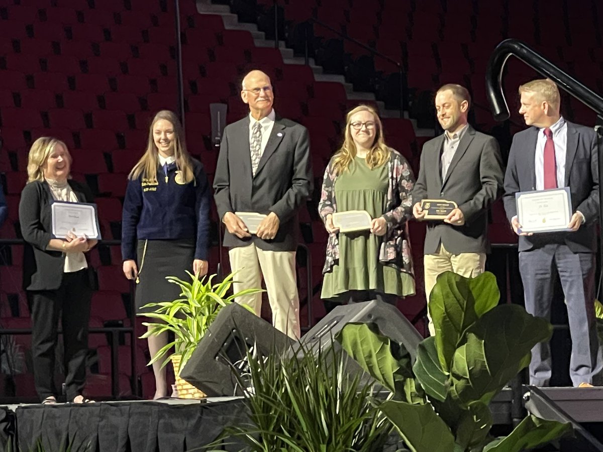 State FFA president <a href="/EllieWanek/">Ellie</a> of <a href="/AuroraHuskies/">Aurora Huskies</a> thanks her teachers