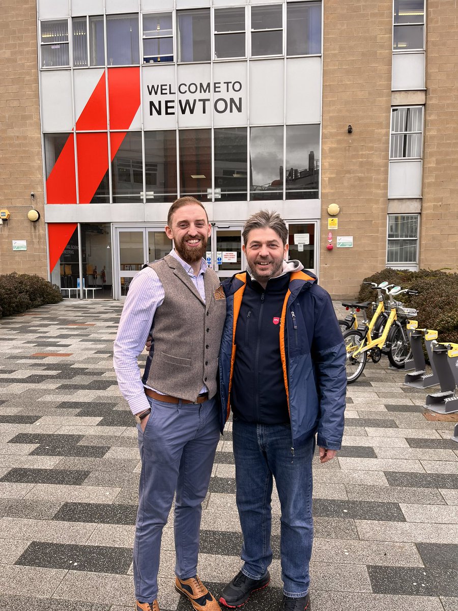 a very excellent visit over to @SalfordUni Maker Space and the @makeinsalford peeps.. it was EPIC to meet you all and be so welcomed into the space and other areas around campus.. thank you.. and of course it was EPIC to meet the man himself.. @phill_chandler..!? #TechsConnect 🙌