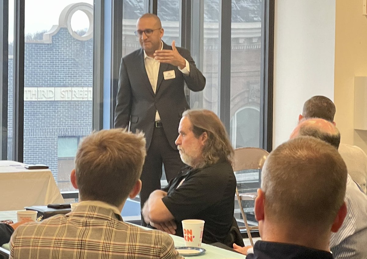 cityofeastonpa's tweet image. The City of Easton was pleased to host the administrative staff from @LowerPaxtonTwp for a joint meeting of our municipalities. It was a great opportunity to learn from each other. Thanks for visiting, Lower Paxton!