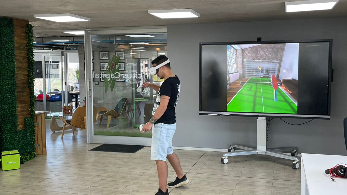 coredevx's tweet photo. Nada como un partido de PinPon (#VR) después del almuerzo antes de seguir la jornada. Típico de #coreDevX. https://t.co/8aYgIVRmtf