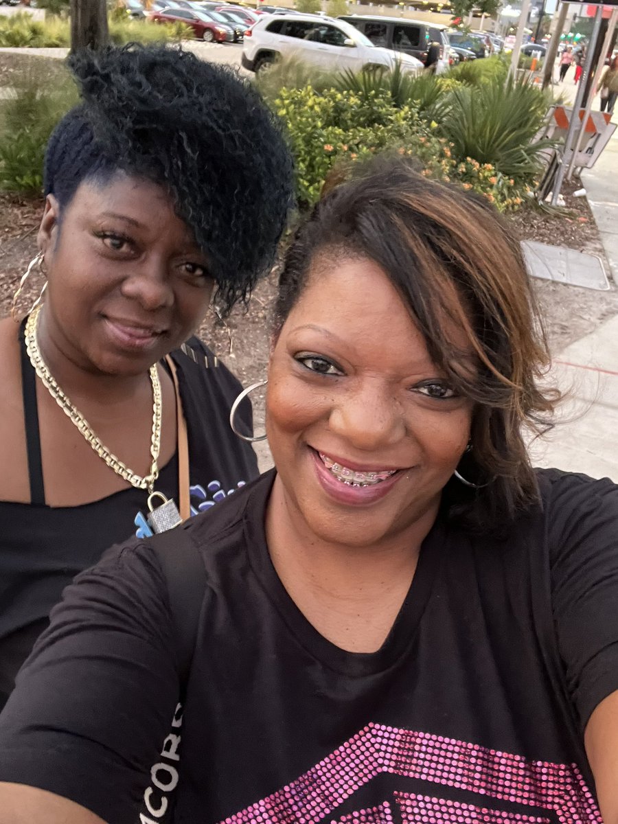 PrettyMisses08's tweet photo. My sister and I….#NewEditionReady #Tampa #SpringBreaking #MyBirthdayContinues https://t.co/B9w7VkYrrZ