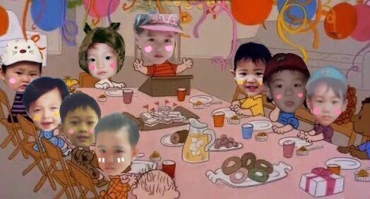 ชั้นยังจำได้ดี7ปีที่แล้วที่นั่งฟังcmbในห้องตอนซัมเมอร์ ไล่ดูexo showtime รู้ว่าตอนนั้นมีเมมออกไปแล้ว2คนชั้นก็มานั่งเสียใจ เริ่มมาแฟนฟิคชิปฮุนแบคชานแบค เริ่มรู้จักการโหวตปั่นชาร์ตรายการหรืองานต่างๆ ซื้อบั้มครั้งแรกคือfor life ต่อก็มีแท่งไฟ ลุ้นข่าวเดตวันที่1มค.ต่อ #10YearsWithEXO