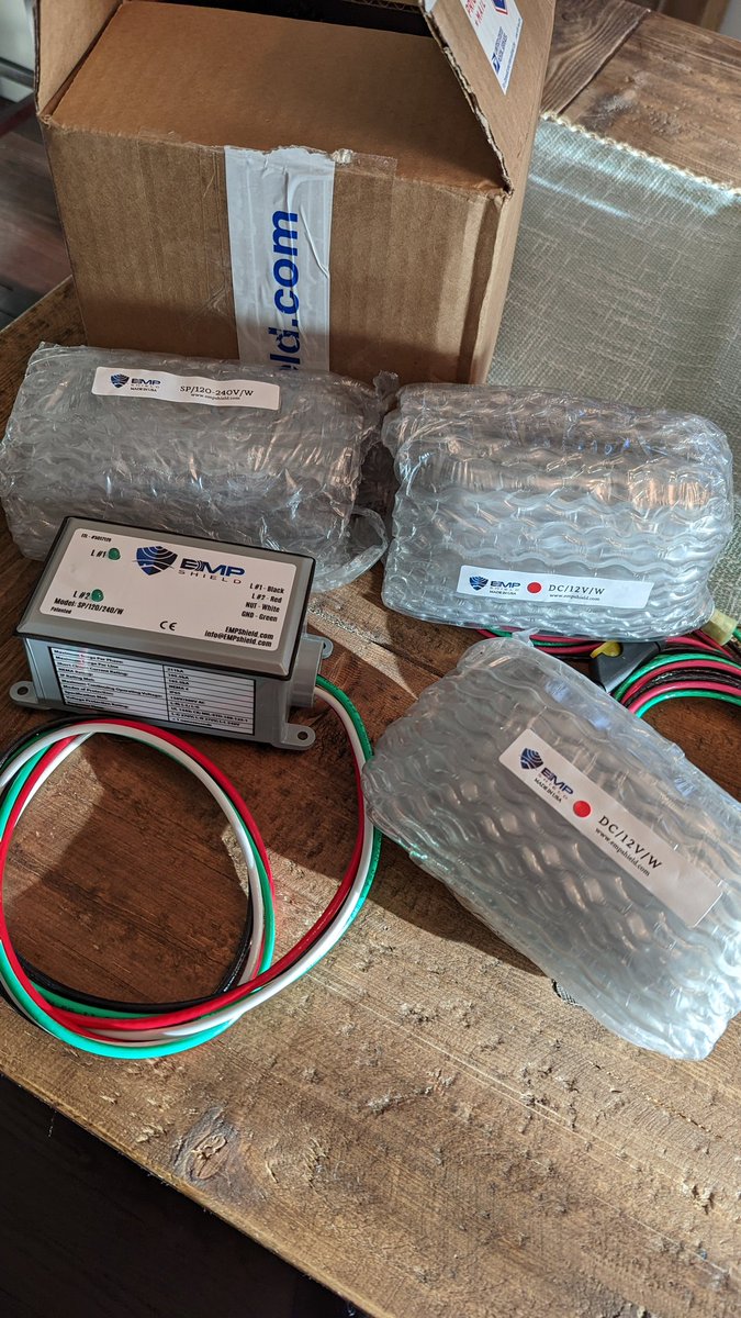 MichelleSchlen6's tweet photo. #Christmas at my house today.
My #EMPShield for the house and cars are here⚡☀️🌑
Just need to order an ammo box for my Faraday cage. 🙃
#preppers
I literally have my #Ledger and #Trezor boxes wrapped in aluminum foil.
MY #XRP aren't going anywhere 🥰 https://t.co/bPGUspAg2E