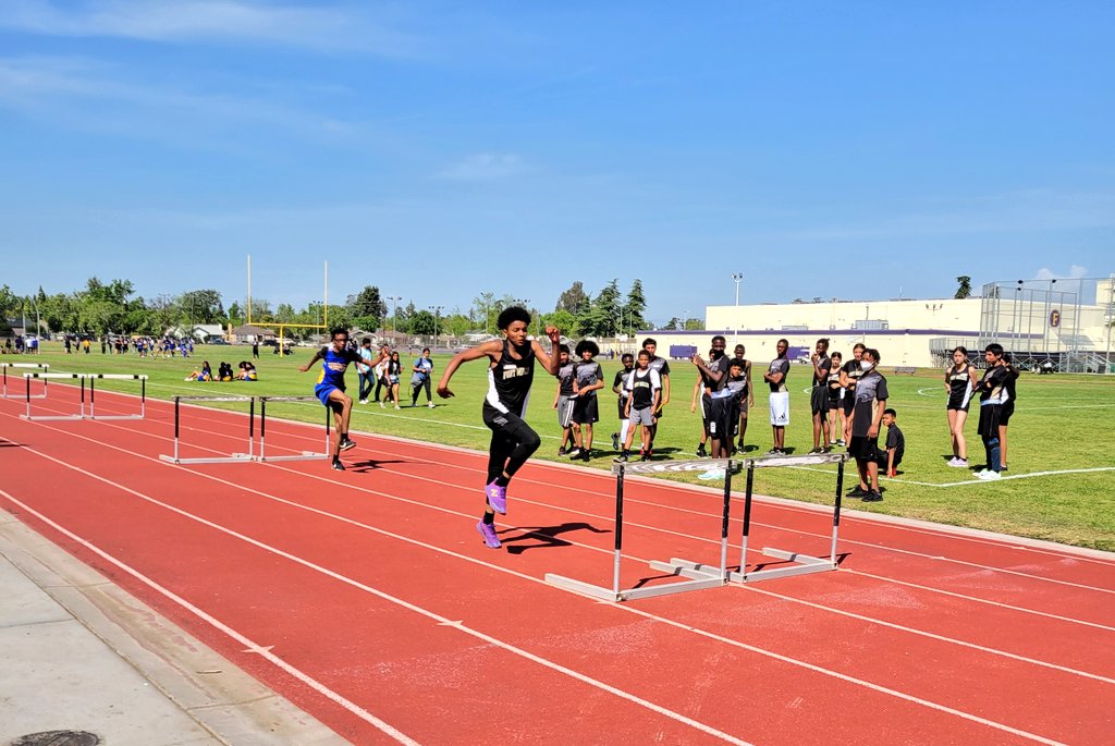 ericphangrath's tweet photo. Yesterday was Volleyball and today was Track. I'm so proud of our @FortMillerMS #Falcons! Our #boysvolleyball team did amazing and our #trackletes busted out in near 100 degrees temps! Way to be #FalconStrong!
#rockthefort #FortFam #FUSDFamily #lovemyjob #FUSDProud https://t.co/1oMAVspanl