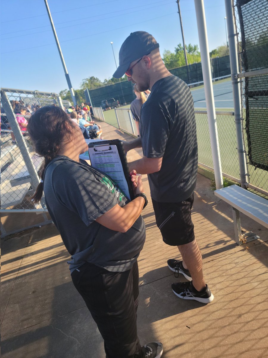 Counselor_Adams's tweet photo. Its a great day for some MCJH Tennis!!! #mayde2win #GatorPride #mcjhgators https://t.co/b2iBtYXzGp
