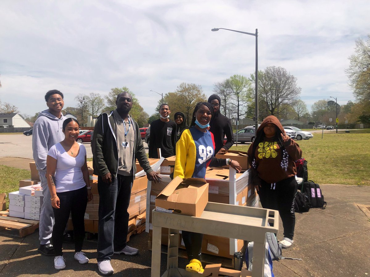 GRHS_Stallions's tweet photo. A full day of service on campus today!
Blood Drive β
Community Food Distribution β
@FoodbankSEVA πβ¨π
#WeAreGreenRun
#EquusWeek22 https://t.co/7yWH09aOmL