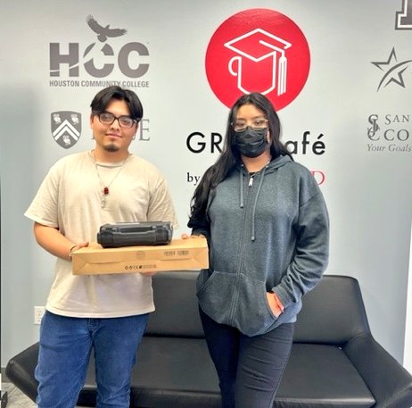 GRADcafe1's tweet photo. Thru our partnership with @harriscountypl, students who've rec'd direct services at @GRADcafe1 incl the SAT test Prep with @HarrisCoPct2 @AdrianGarciaHTX 3 years ago, are benefiting from the Connected laptop & hotspot program. Thank you @harriscountypl! #MakingItHappenTogether https://t.co/IaT3icuSlc