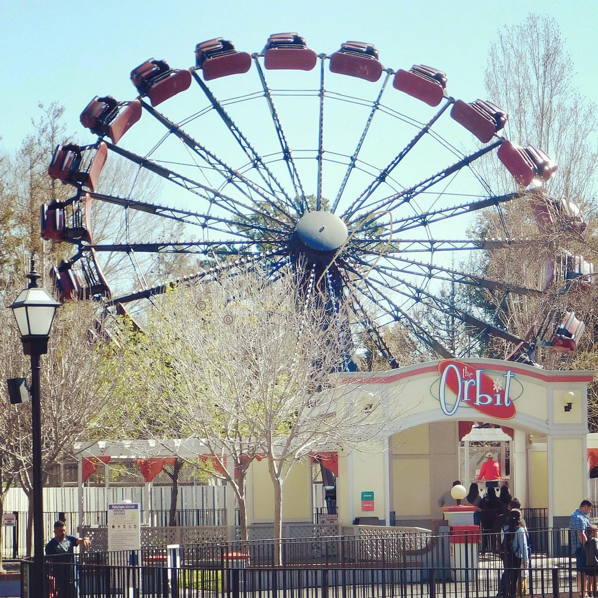 CGAFoodBlog's tweet image. Throwback Thursday to the Orbit spinning in a beautiful clear blue sky in March 2019.
.
.
.
#cagreatamerica