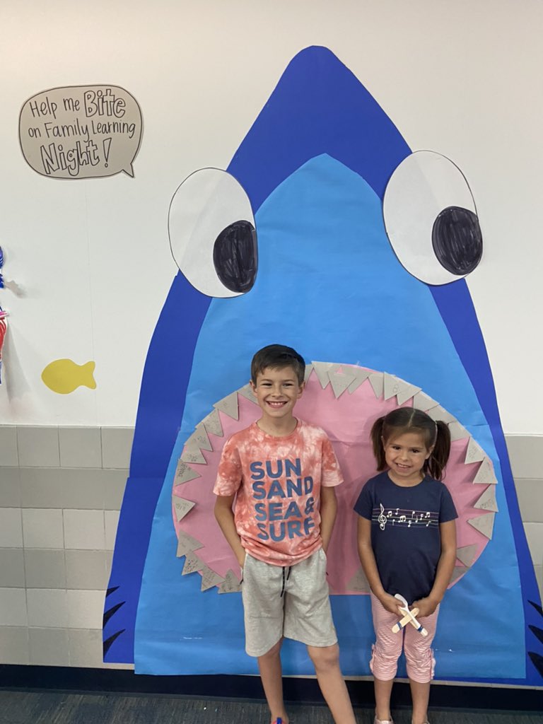 Family learning night was out of this world!🪐Thanks to the BESt teachers for all of the fun games &amp; stations! <a href="/BryantElem/">Bryant Elementary</a> <a href="/WolfkillsPups/">Mrs. Wolfkill</a> @EmJonesELAR @MsWilkinsonBES