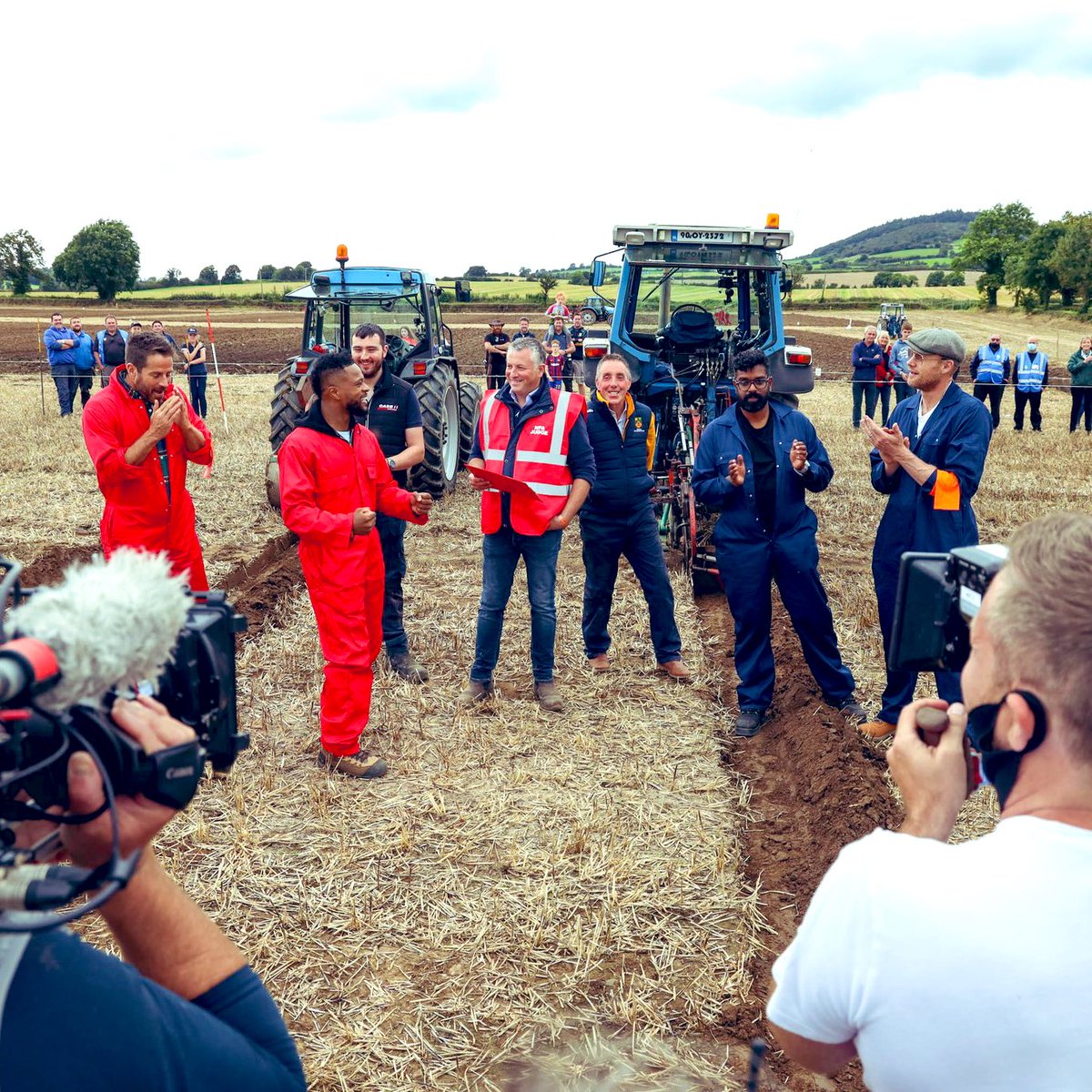 Decbuttle's tweet photo. Don’t miss the first episode of the new @ALOTO series featuring #Ploughing in Ireland airing tonight on Sky Max at 9.00pm or available on https://t.co/sarEdSvmd1 @jamierednapp @freddieflintoff @Evra @RomeshRanga @Decbuttle @NPAIE https://t.co/DLWhyGes0R